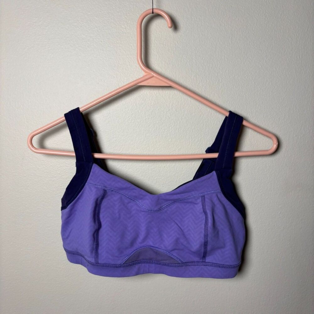 Lululemon womens Run Engage Sports Bra size 6